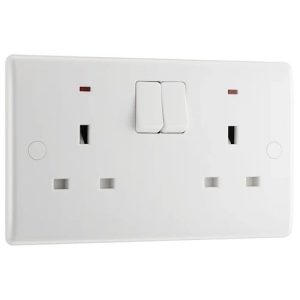 BG NEXUS MOULDED 13A 2G SOCKET WITH NEONS