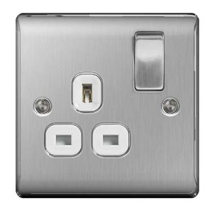 BG NEXUS BR/STEEL 1G SOCKET WH INS