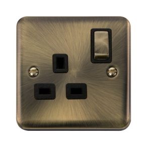 CLICK DECO PLUS ANTIQUE BRASS 1G 13A DP INGOT SW SOCKET