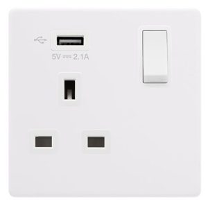 CLICK DEFINITY COMPLETE 13A INGOT 1 GANG SWITCHED SOCKET WITH 2.1A USB OUTLET - POLAR WHITE COVER PLATE - POLAR WHITE INSERT