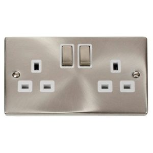 CLICK DECO VICTORIAN SATIN CHROME 13A 2G INGOT SW SOCKET OUTLET