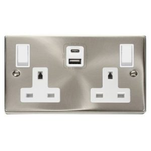 CLICK DECO VICTORIAN SATIN CHROME 2G 13A SW SOCKET 4.2A A&C USB VP WH