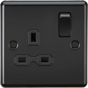 KNIGHTSBRIDGE MATT BLACK ROUNDED EDGE 1G SWITCHED SOCKET