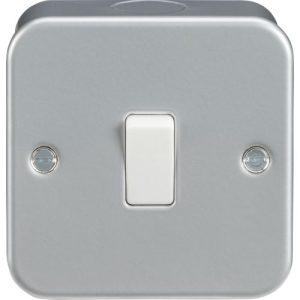 KNIGHTSBRIDGE METALCLAD 1G 2W 10A SWITCH