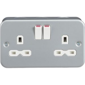 KNIGHTSBRIDGE METALCLAD 2G DP SWITCHED SOCKET