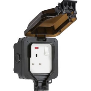 KNIGHTSBRIDGE IP66 13A 1G DP SWITCHED SOCKET WITH NEON - BLACK