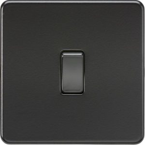 KNIGHTSBRIDGE SCREWLESS 10AX 1G 2-WAY SWITCH - MATT BLACK WITH BLACK ROCKER