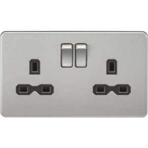 KNIGHTSBRIDGE SCREWLESS 13A 2G DP SWITCHED SOCKET - BRUSHED CHROME WITH BLACK INSERT