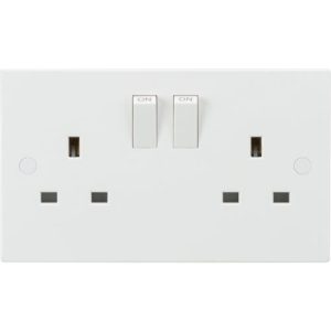 KNIGHTSBRIDGE SQUARE EDGE DOUBLE POLE TWIN EARTH 2G SWITCHED SOCKET