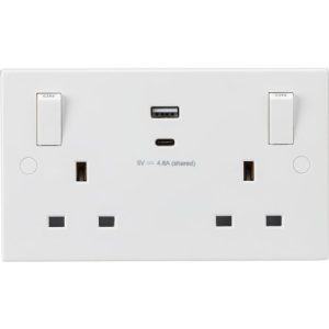 13A USB 2G SWITCHED SOCKET WITH OUTBOARD ROCKERS
