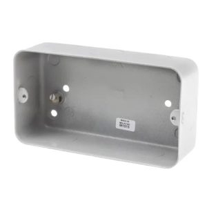 MK 3-4G FLUSH GRID BOX WITH KNOCKOUTS