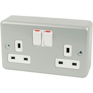 MK 2G METALCLAD SWITCHED SOCKET