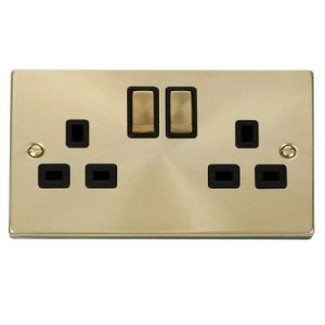 CLICK DECO VICTORIAN SATIN BRASS 13A 2G INGOT SW SOCKET OUTLET