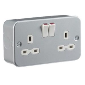 METALCLAD 2GANG SWITCHED SOCKET
