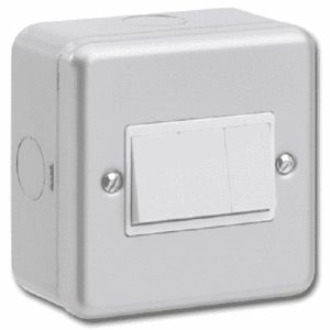 METALCLAD 3GANG 2WAY SWITCH