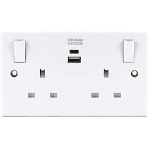 2G SWITCHED SOCKET + 1 X USB C + 1 X USB PORTS